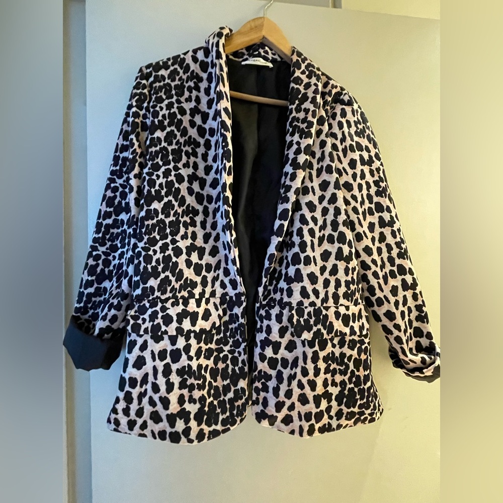 Never worn leopard blazer S